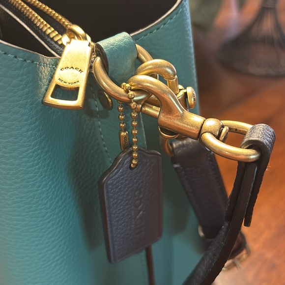 COACH Willow Bucket Bag BRIGHT GREEN MULTI  Navy Pebble Leather NWOT - Picture 3 of 9